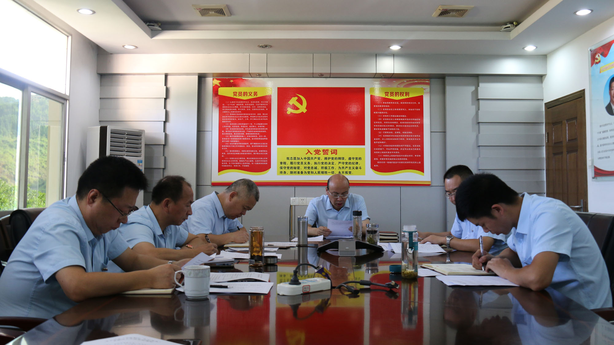 (中国)有限公司党总支召开“不忘初心、牢记使命”专题民主生活会.jpg