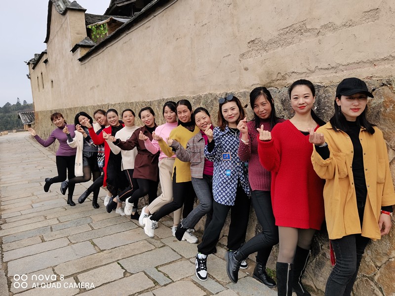 12、(中国)有限公司组织女职工春游活动_副本.jpg