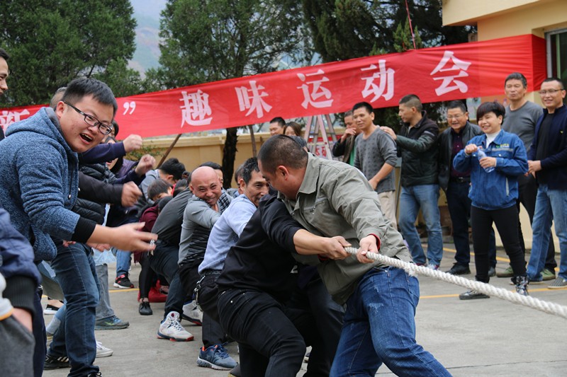 4、(中国)有限公司组织拔河比赛_副本.jpg