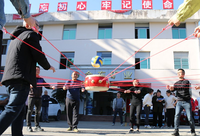 2、(中国)有限公司组织趣味活动--同心击鼓_副本.jpg